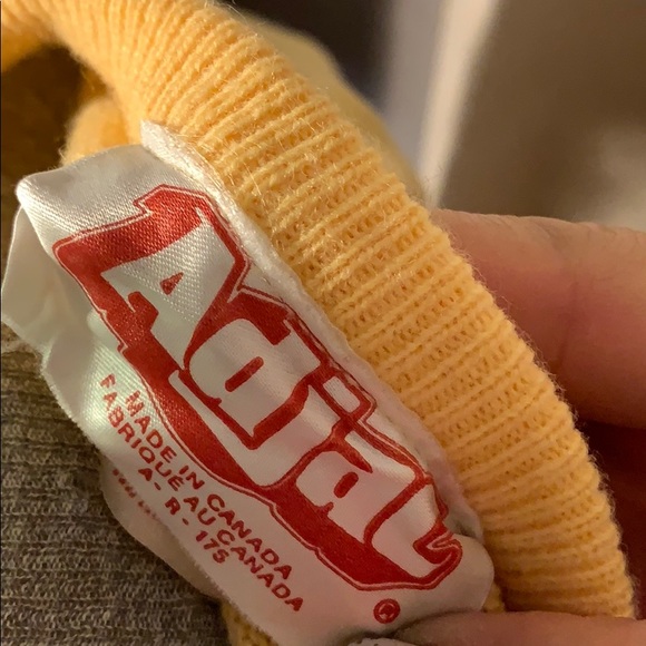 Yellow sweater - Picture 3 of 4